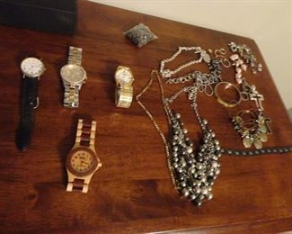 Assorted jewelry