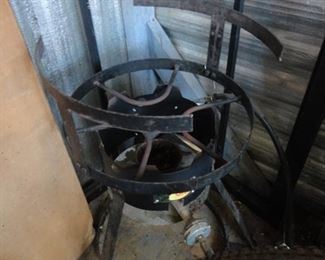 Burners and Pots to cook Thanksgiving Turkey