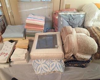 Towels/Blankets/Vintage Bedspread/Electric Blankets