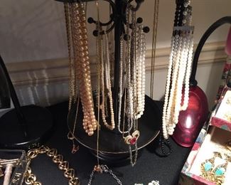 Ladies Pearls/Chains/Necklaces