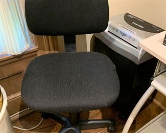 Lot #254 - $15 - Office / Desk Chair