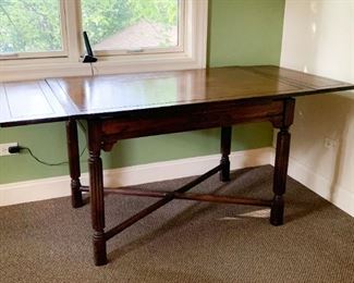 Antique / Vintage Dining Table with Extension Leaves (built in on the ends)