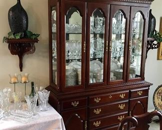NICE CLEAN CHERRY CHINA CABINET