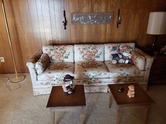 Estate couch. 2 small tables