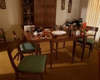 Dining room table has extenders