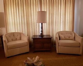 Swivel chairs with end table
