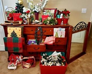 10 drawer dresser with mirror; Christmas Decorations