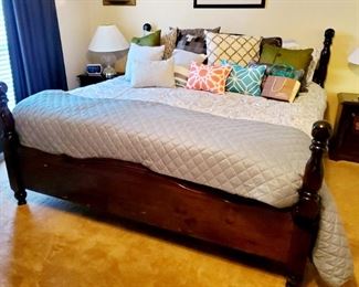 King Size Bed; Linens; Pillow