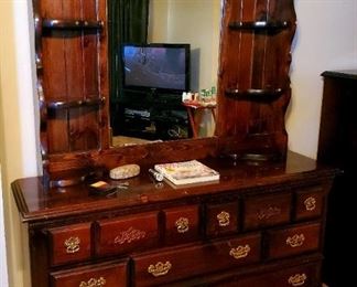 7 Drawer Dresser w/ Mirror