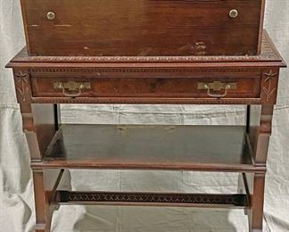 MUSIC MUSIC BOX WITH BELLS PLAIN ON SMALL TABLE