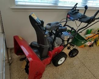 Toro snow blower with electric start and Briggs & Stratton engine