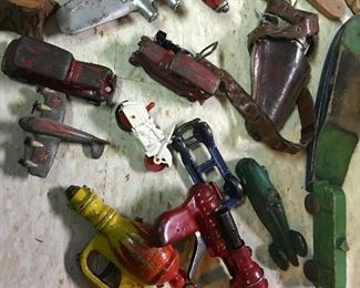 Many antique and vintage toys 