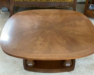 Vintage coffee table- very nice condition 