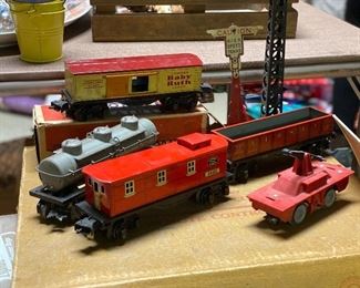 Many pieces of vintage Lionel train set