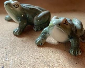Vintage McCoy frogs