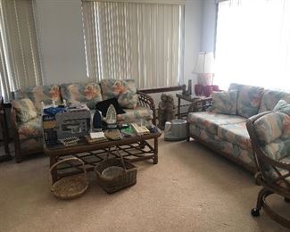 Sunroom furniture...
Table 
Four chairs
Couch
Two side chairs 
Three glass tables

Love seat
Excellent condition
