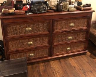 6 drawer dresser - matches the bedroom set