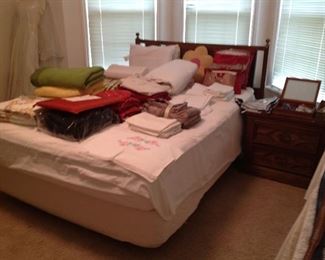 Select Comfort Mattress & Linens