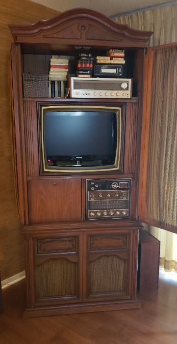1970's entertainment center w/phono, 8 track, radio!  Cool