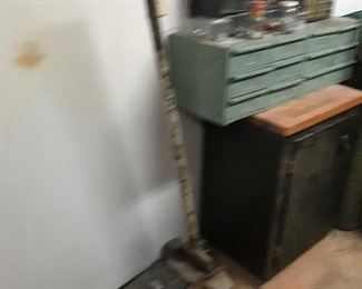 CAR /LAWNMOWER JACK,NAILS