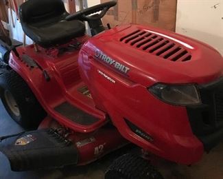 TROY BUILT RIDING LAWNMOWER