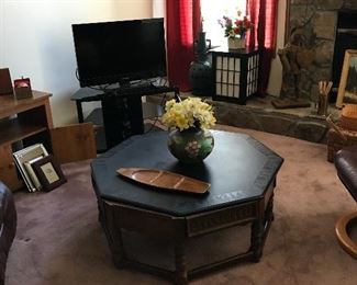 MAGNAVOX TV, OCTOGON TABLE