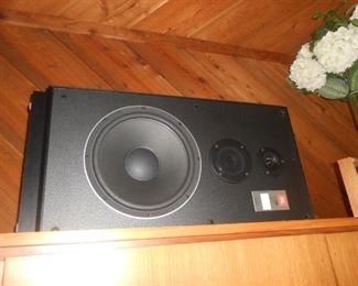 Large Bose speaker (1) of (2) 