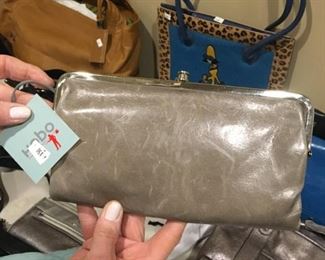 HOBO CLUTCH GREY HAND BAG NWT-$50