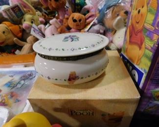 Winnie Pooh trinket music box 