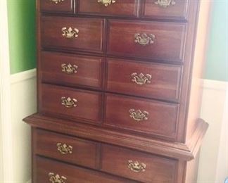 American Drew Chest of drawers
