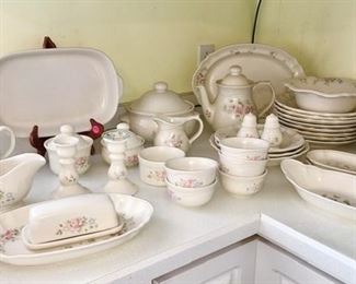 Pfaltzgraff dinnerware & serving pieces