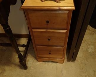 3 DRAWER STAND