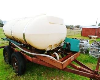 1000 gallon tank, working motor, great for dust, spraying cattle and fire containment