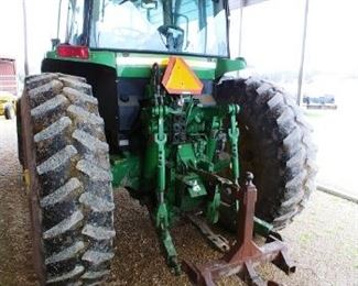 John Deere 7210 tractor, comes with bucket, 9000 hrs.