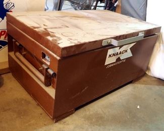 Knaack Job Master 32 Metal Job Box, 16" x 32" x 21"