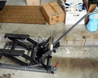 Pittsburgh ATV/Motorcycle Lift, 1500 Pound Capacity, Model 61632