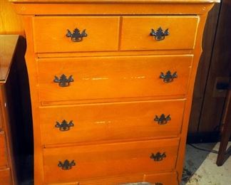 4 Drawer Chest Of Drawers, 42.5" x 32" x 17"