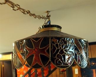 19" Stained Glass Style Crest Chandelier, Powers On