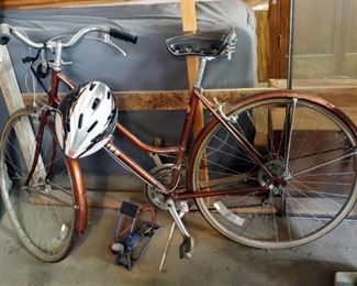 Ladies Schwinn 10 Speed Cruiser Bicycle, 27" Wheels, And Portable Tire Pump