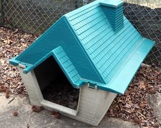 Polyvinyl Dog House
