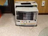 Lot 31
Radiant 40 Portable Heater

Kerosine radiant 40 portable heater by toyotomi. 211/2 x17 WxL