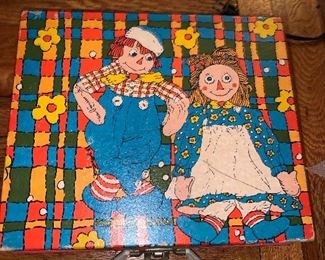 PLL # 152
Vtg 1972 Vanity Fair Raggedy Ann & Andy (Turntable) Portable Record Player/Mic @ $20