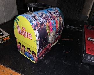 PLL # 158
Vintage Style BEATLES Sgt Pepper Dome Top Metal Lunch Box 2008 @ $10