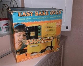 PLL # 204 - Vintage KENNER'S EASY-BAKE OVEN Original Box. Oven Works! @ $30