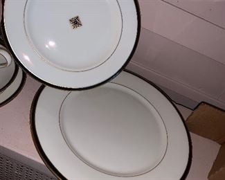 PLL # 210
Set of 8 Lenox American Home Collection "Urban Lights" Pattern - Five Piece Place Setting @ $150 for ALL