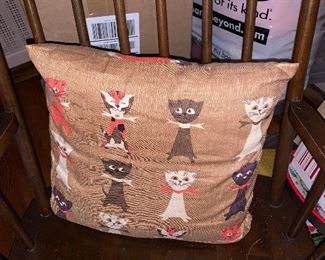 PLL # 240
Vintage Cat Pillow @ $10