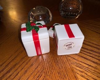 PLL # 269
Mini Porcelain Christmas Boxes @ $6 for both