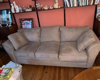 PLL # 274
Sofa @ $150