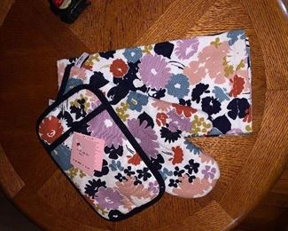 PLL # 318- NEW Kate Spade Oven Mitts and Dish Towel @ $10
