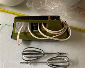 PLL #415 HANDMIXER @ $5
